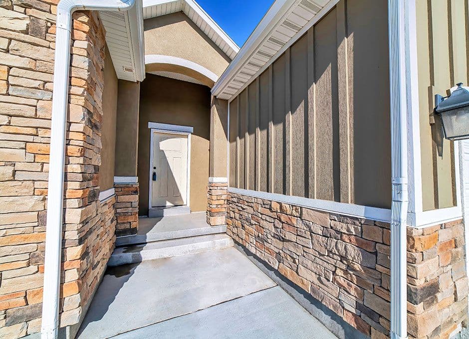 stone-veneer-siding-replacement-img.jpg
